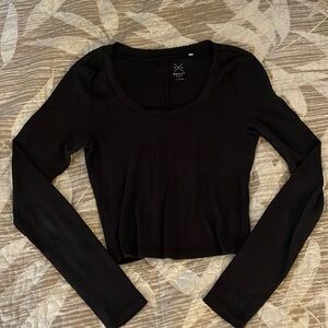Women tops, size small, colors black. Good condition.